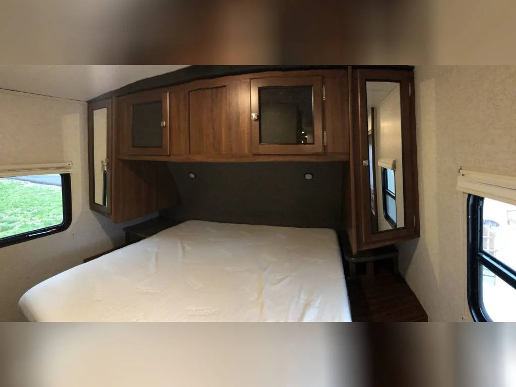 2017 Heartland Travel Trailer RV MALLARD Bedroom