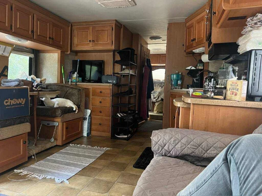 2008 Four Winds Class A RVWINDSPORT 33T indoor-full view.jpg