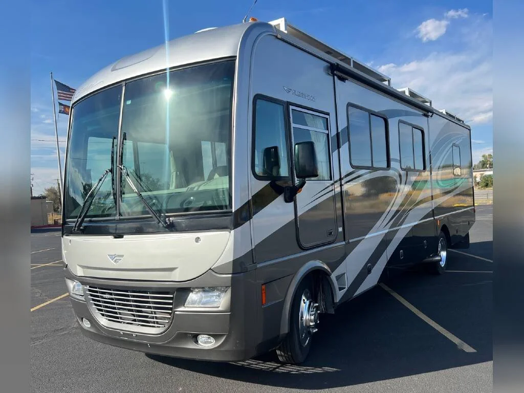 2007 Fleetwood Class A RV SOUTHWIND 32V For Font Side View