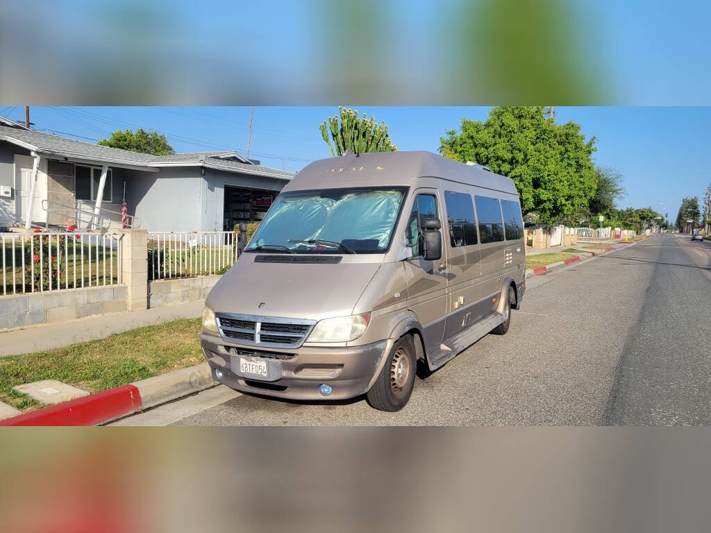 2005 Airstream Class B RV INTERSTATE 22 Side View
