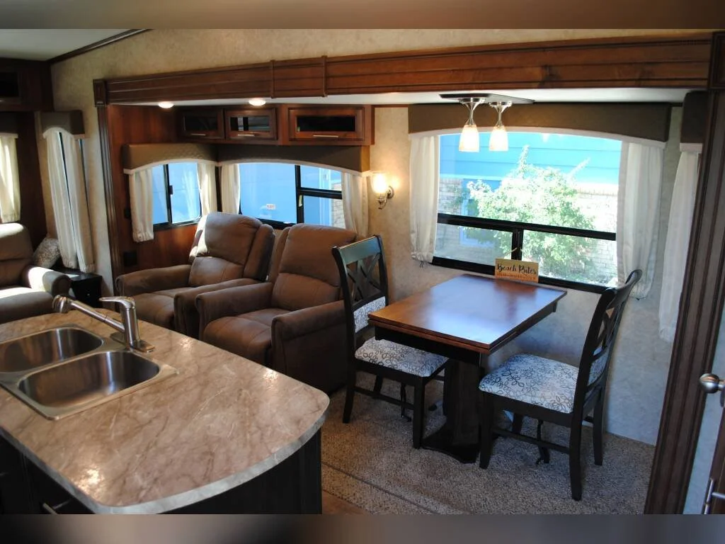 2018-Jayco-Fifth-Wheel-RV-EAGLE HT-28.5RSTS-Indoor-View.jpg