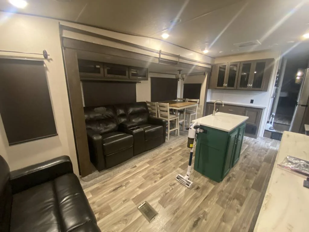 2018 Forest River Fifth Wheel RV Wildwood Heritage Glen Hyper-Lyte indoor view
