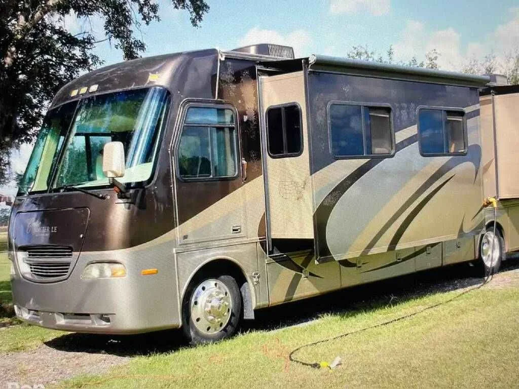 2006 Georgie Boy Class A RV CRUISE MASTER LE M3640TS side view