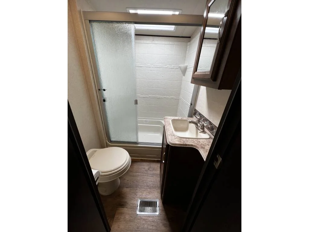 2018-Forest-River-WILDWOOD-HERITAGE-GLEN-LITE-356QB-Toilet