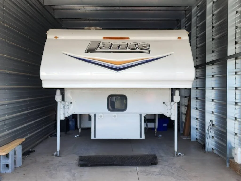 2014-Lance-850-TRUCK-CAMPER-LONG-BED