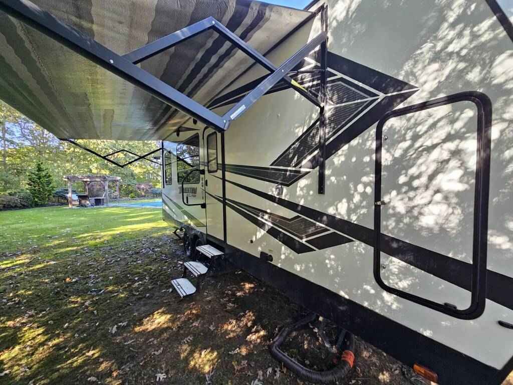 2019-Grand-Design-MOMENTUM-G-CLASS-21G-side-view