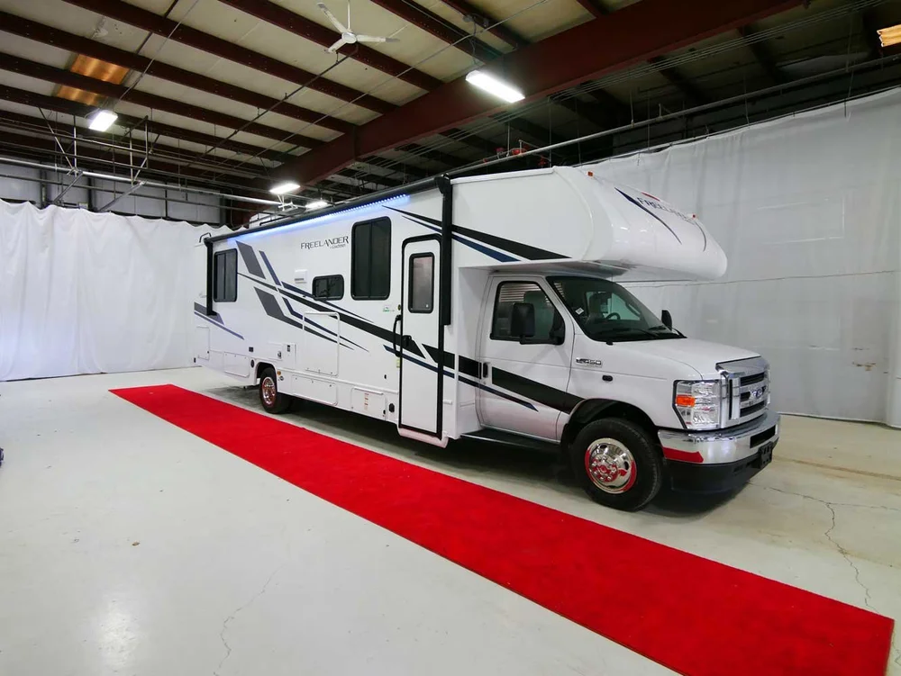 6 Best Class C Motorhomes (2023) No Credit Campers