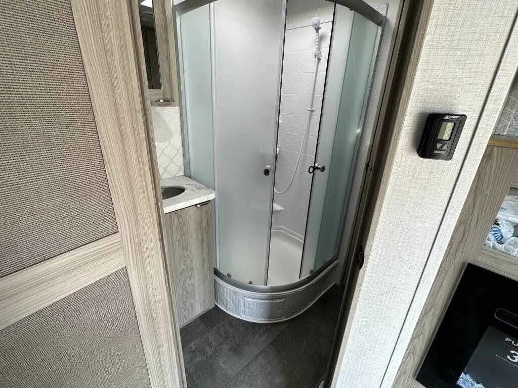 2024-Forest-River-SALEM-FSX-bathroom