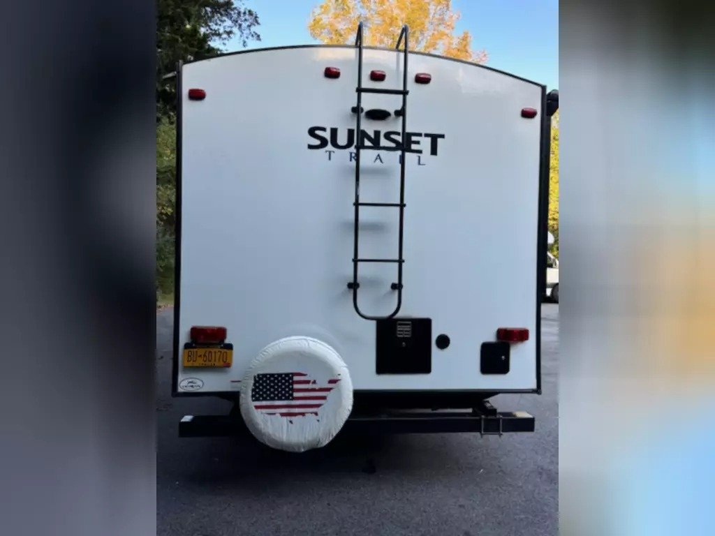 2021-Crossroads-Travel-Trailer-RV-SUNSET-TRAIL-288BH-back-view