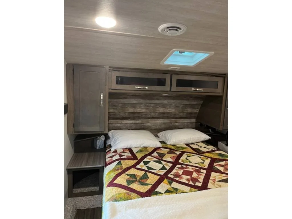 2023-Keystone-COUGAR-SPORT-2100RK-bed