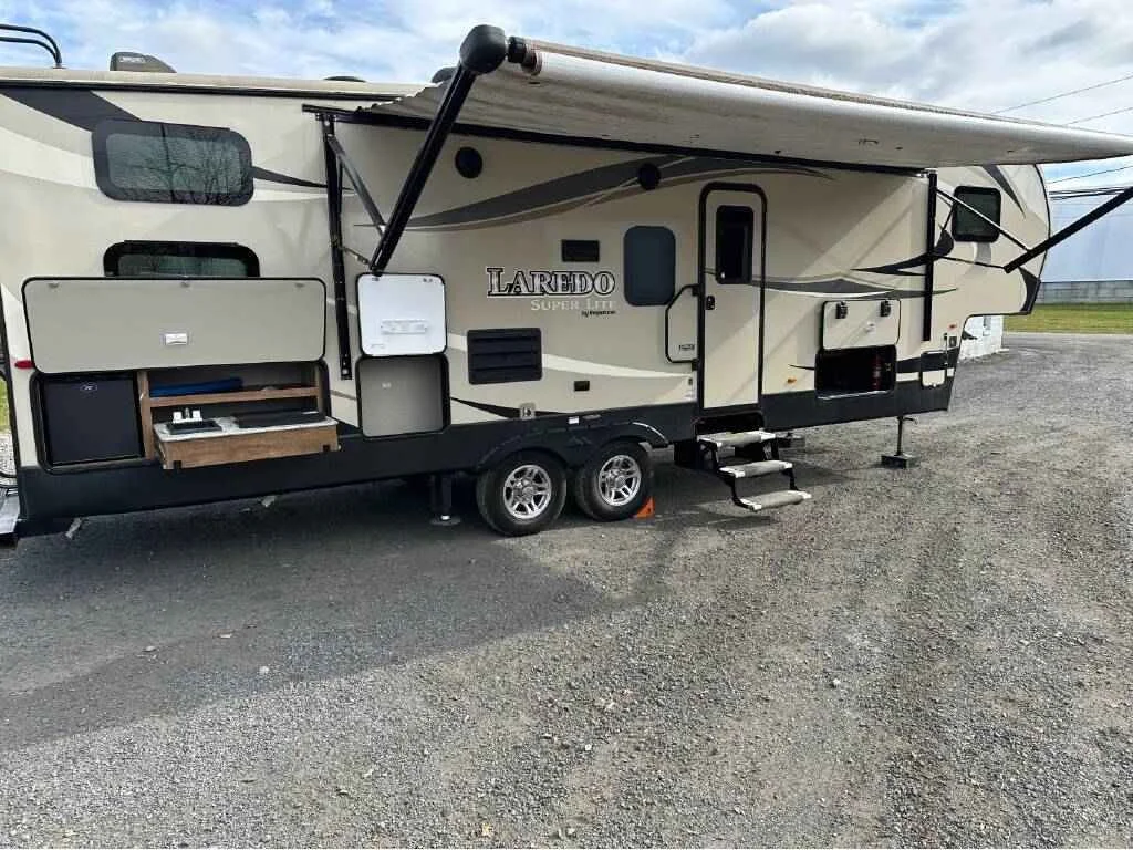 2018-Keystone-LAREDO-SUPER-LITE-285SBH-side-view