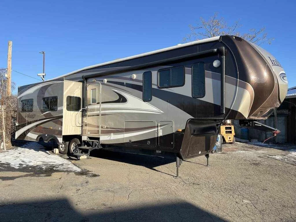 2012-Dutchmen-INFINITY-3850RL-side-view