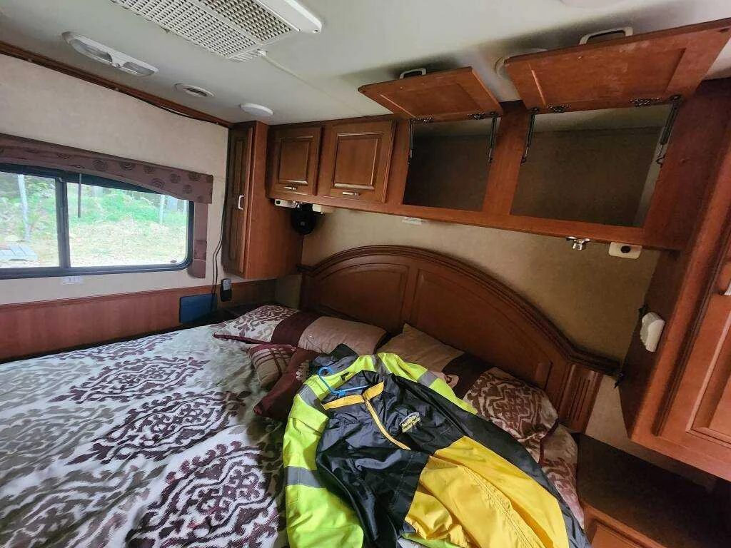 2010-Damon-CHALLENGER-371-bed