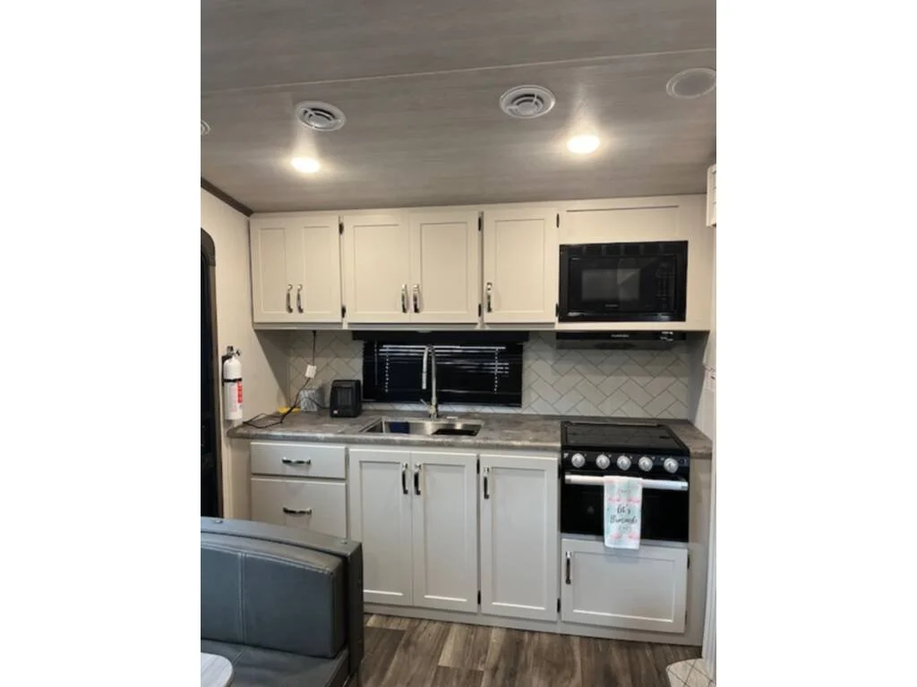 2023-Keystone-COUGAR-SPORT-2100RK-kitchen