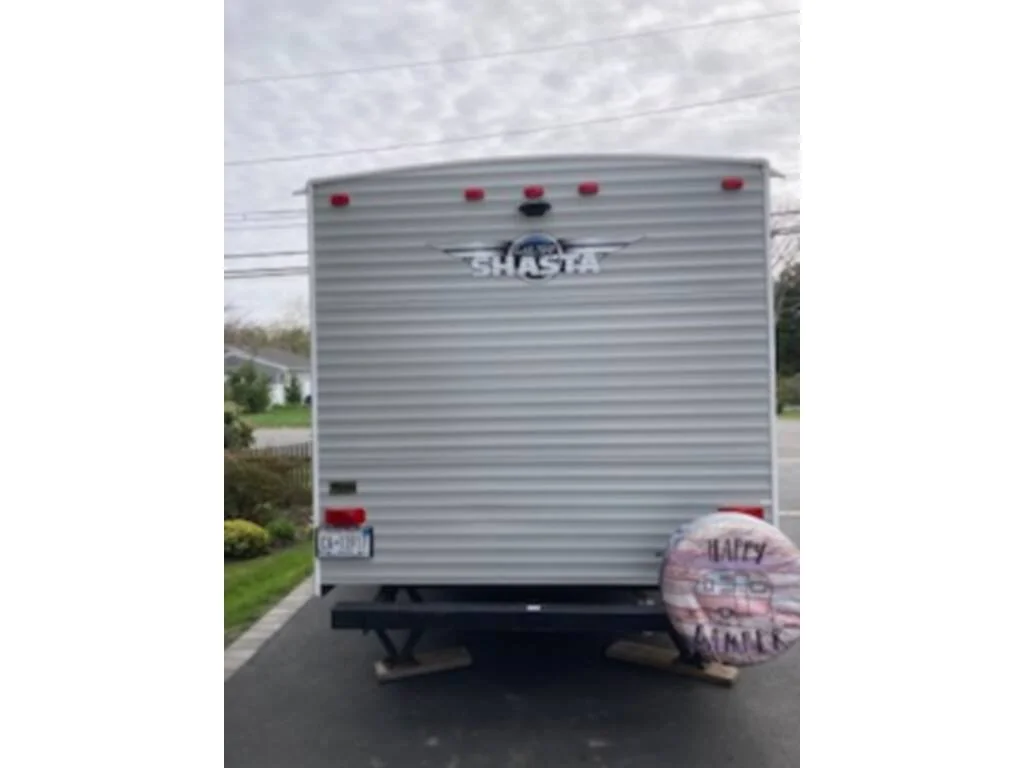 2021-Shasta-SHASTA-26DB-bacj-view