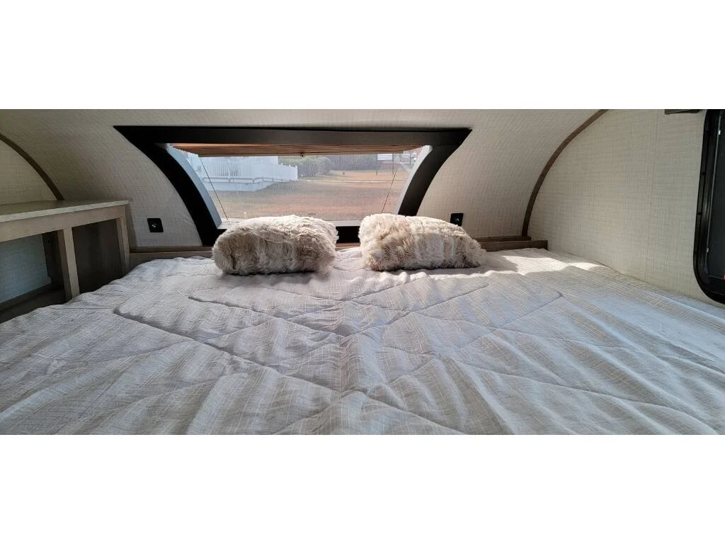 2024-Palomino-BACKPACK-TRUCK-CAMPER-HS-750-bed