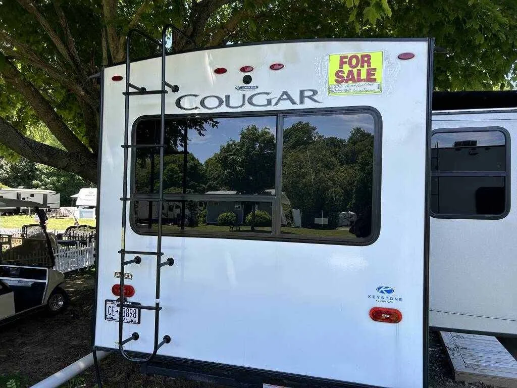 2022-Keystone-COUGAR-27SGS-back-view