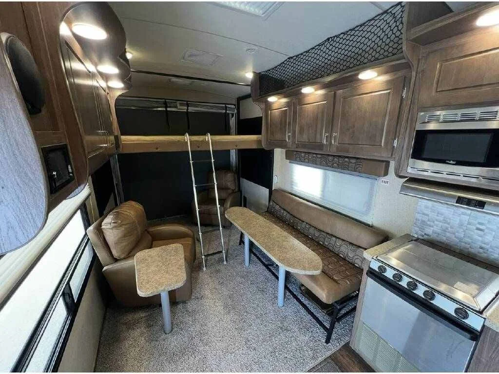 2019-Northwood-Mfg-DESERT-FOX-27FS-inside