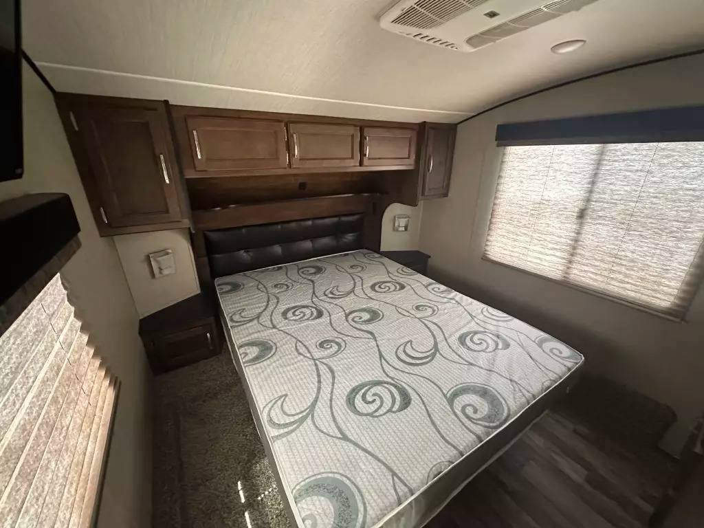 2019-Grand-Design-Fifth-Wheel-RV-REFLECTION-150-SERIES-260RD-bed