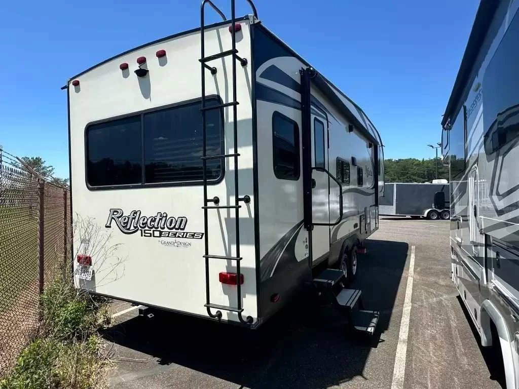 2019-Grand-Design-Fifth-Wheel-RV-REFLECTION-150-SERIES-260RD-back-view