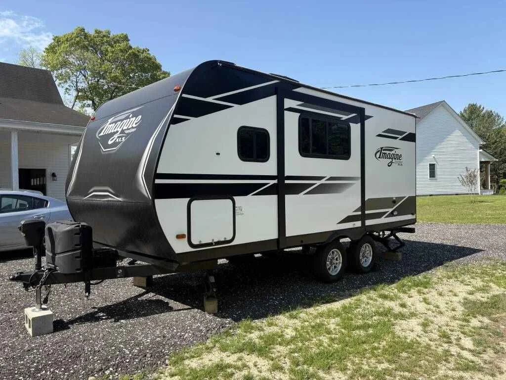 2021-Grand-Design-IMAGINE-17MKE-side-view