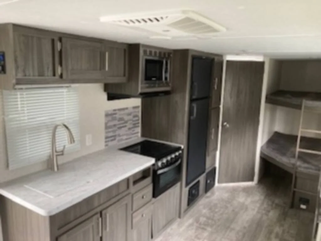 2021-Shasta-SHASTA-26DB-kitchen