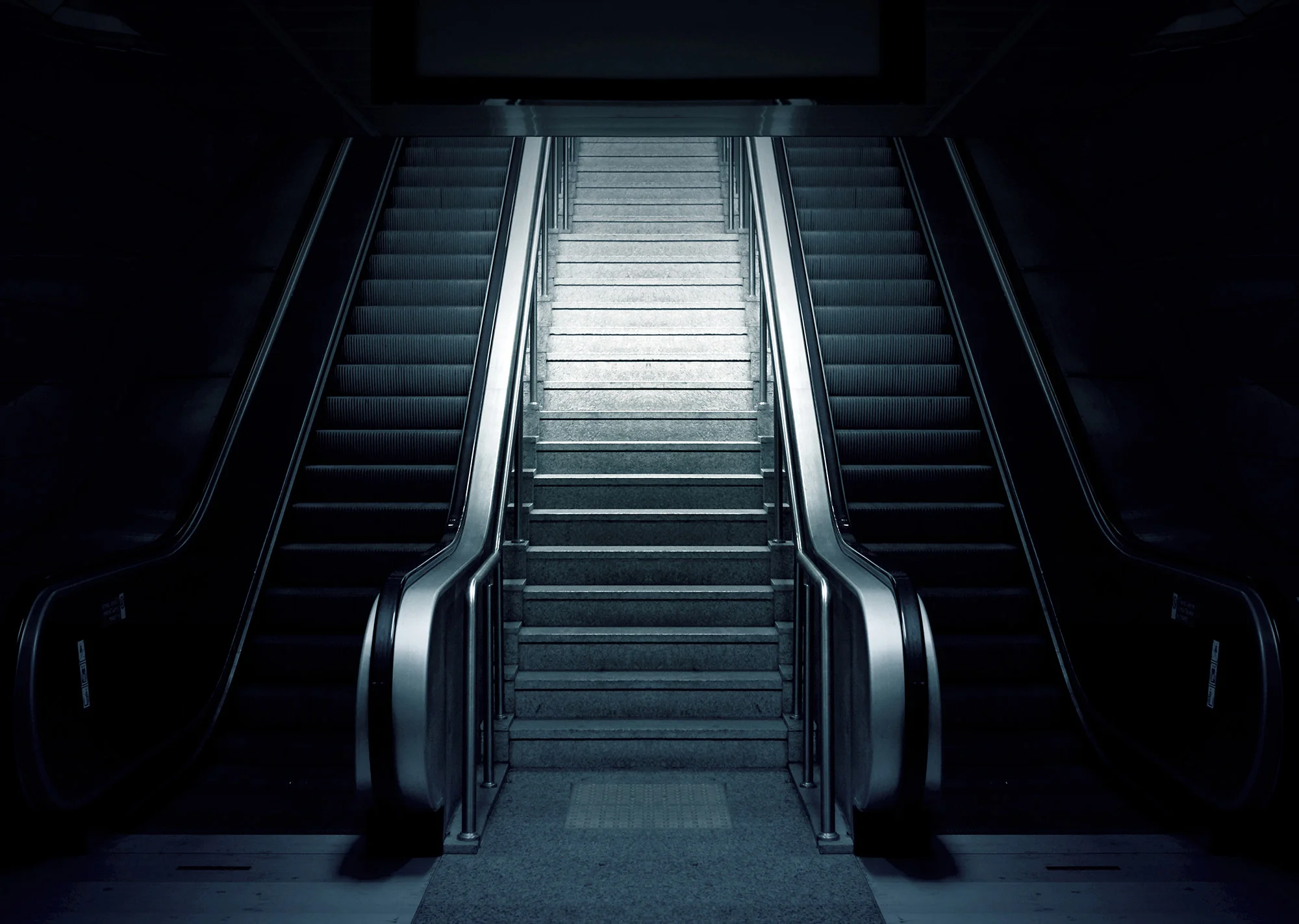 escalator-metro-stairs-subway-web.jpg