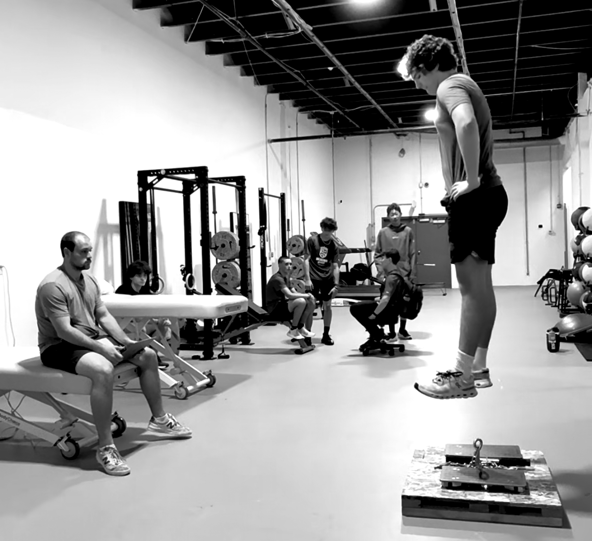 Physical therapist at Clutch PT in Norwalk CT test vertical jump and landing symmetry on an elite hockey player with VALD technology