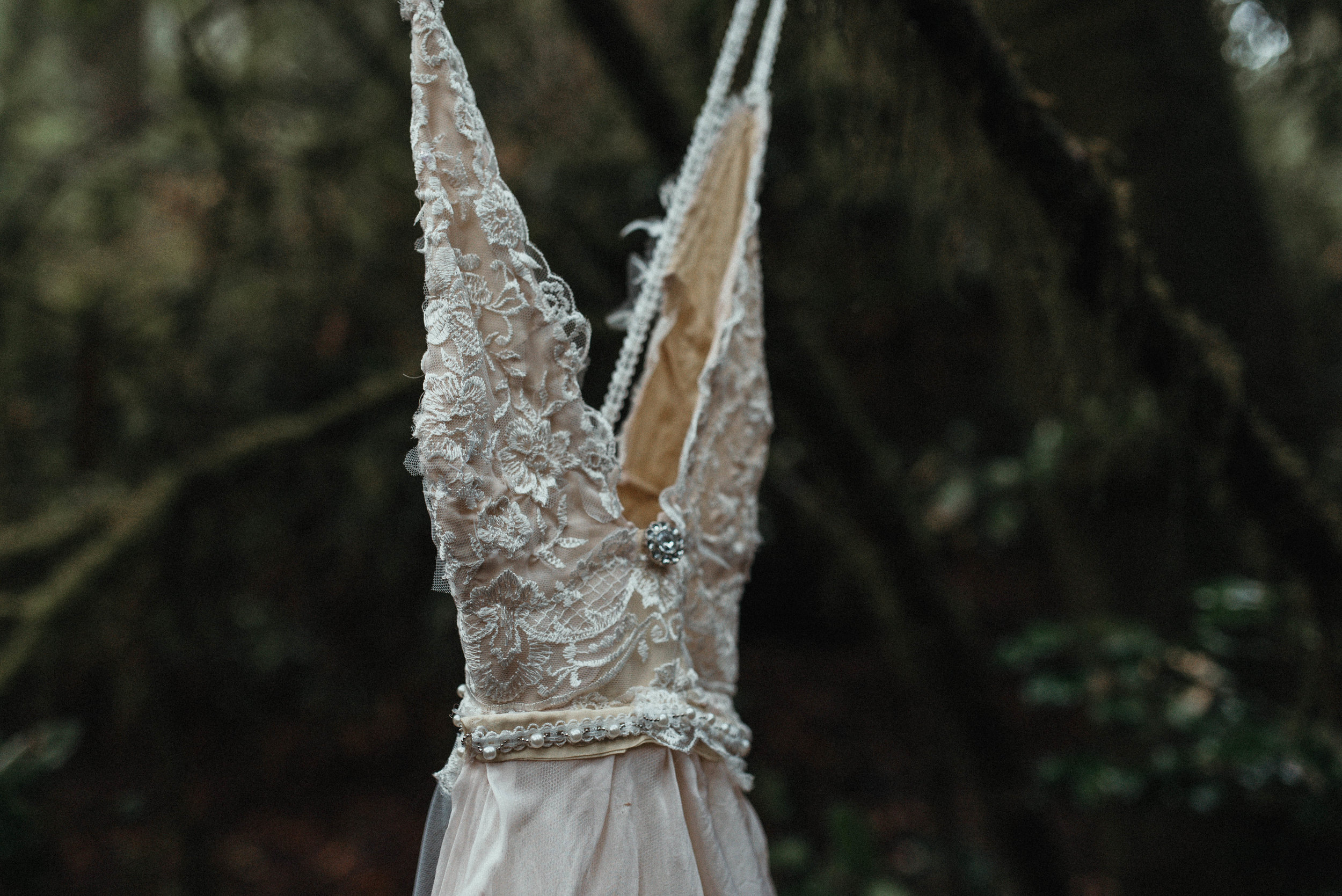 Intimiate Redwoods Elopement , Elopement Inspiration, Jessica Heron Images, Northern California Elopement, Oregon Elopement, Oregon Wedding, Elopement Ideas, homeade dress, diy dress