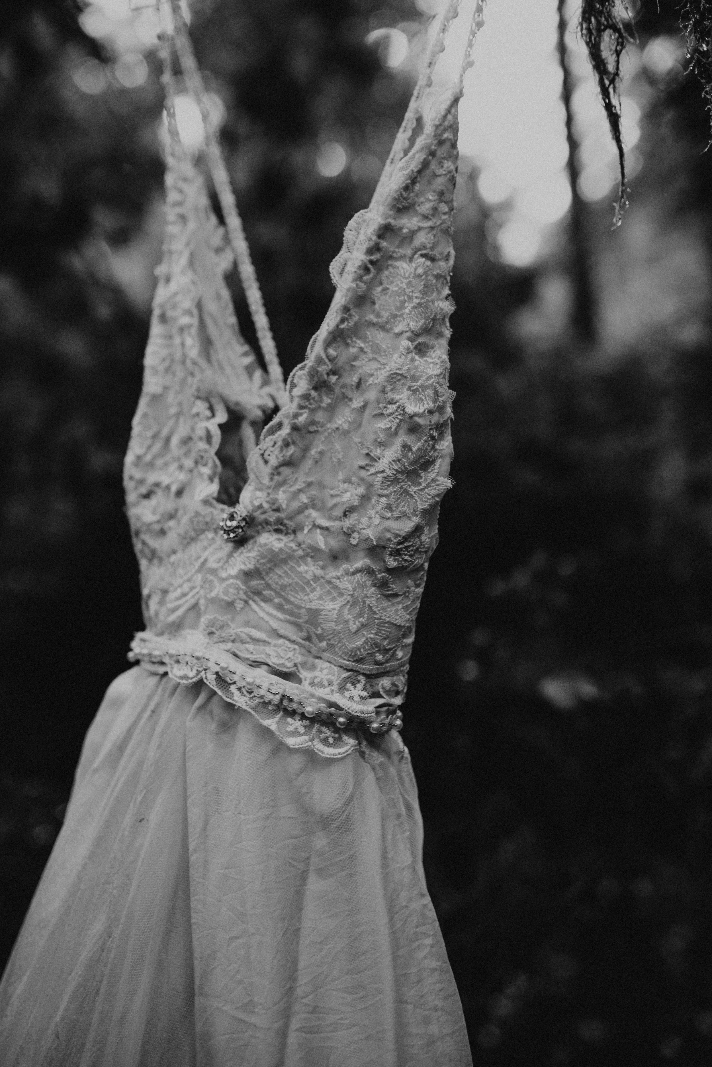 Intimiate Redwoods Elopement , Elopement Inspiration, Jessica Heron Images, Northern California Elopement, Oregon Elopement, Oregon Wedding, Elopement Ideas, homeade dress, diy dress