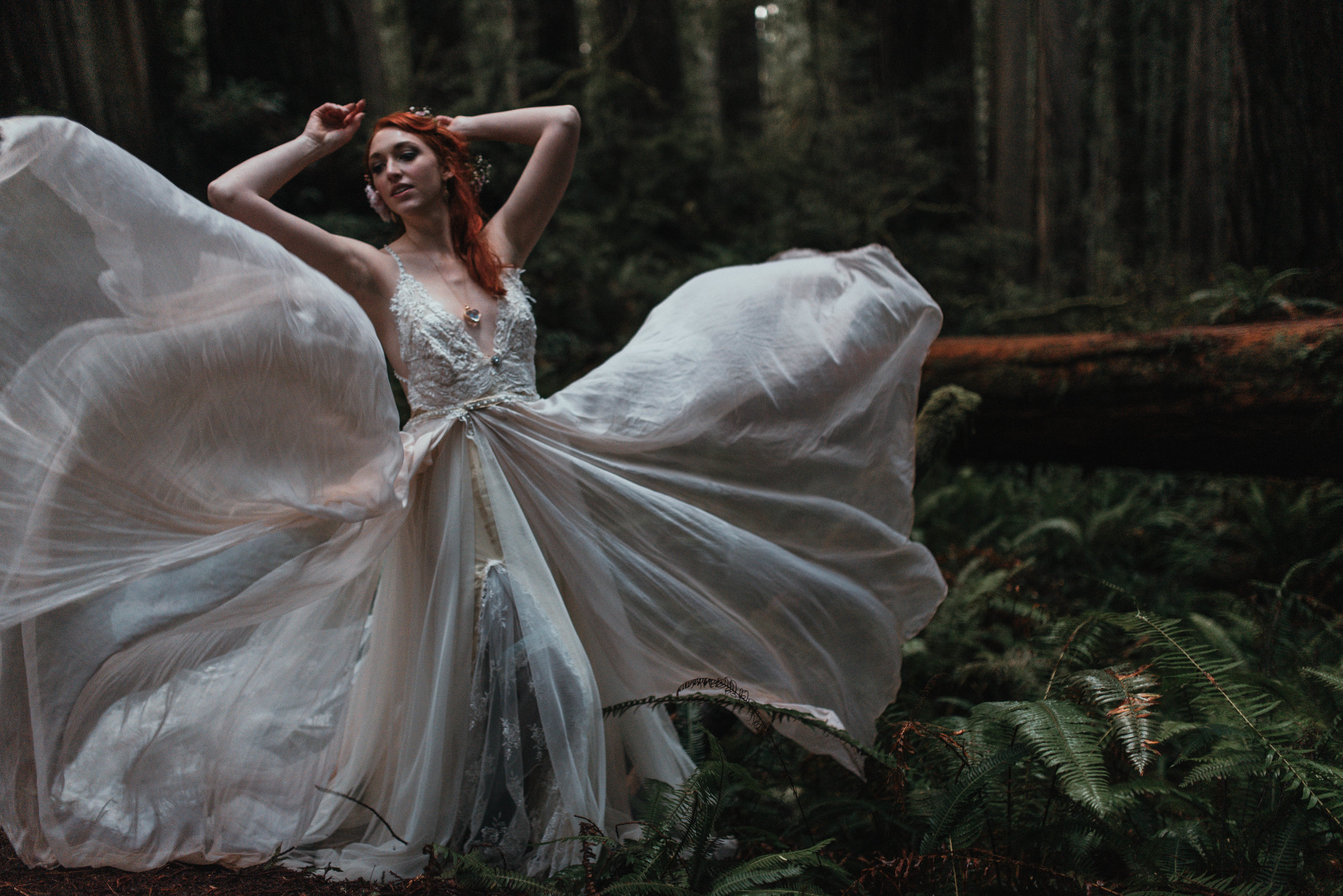 Intimiate Redwoods Elopement , Elopement Inspiration, Jessica Heron Images, Northern California Elopement, Oregon Elopement, Oregon Wedding, Elopement Ideas, diy dress, flower hair
