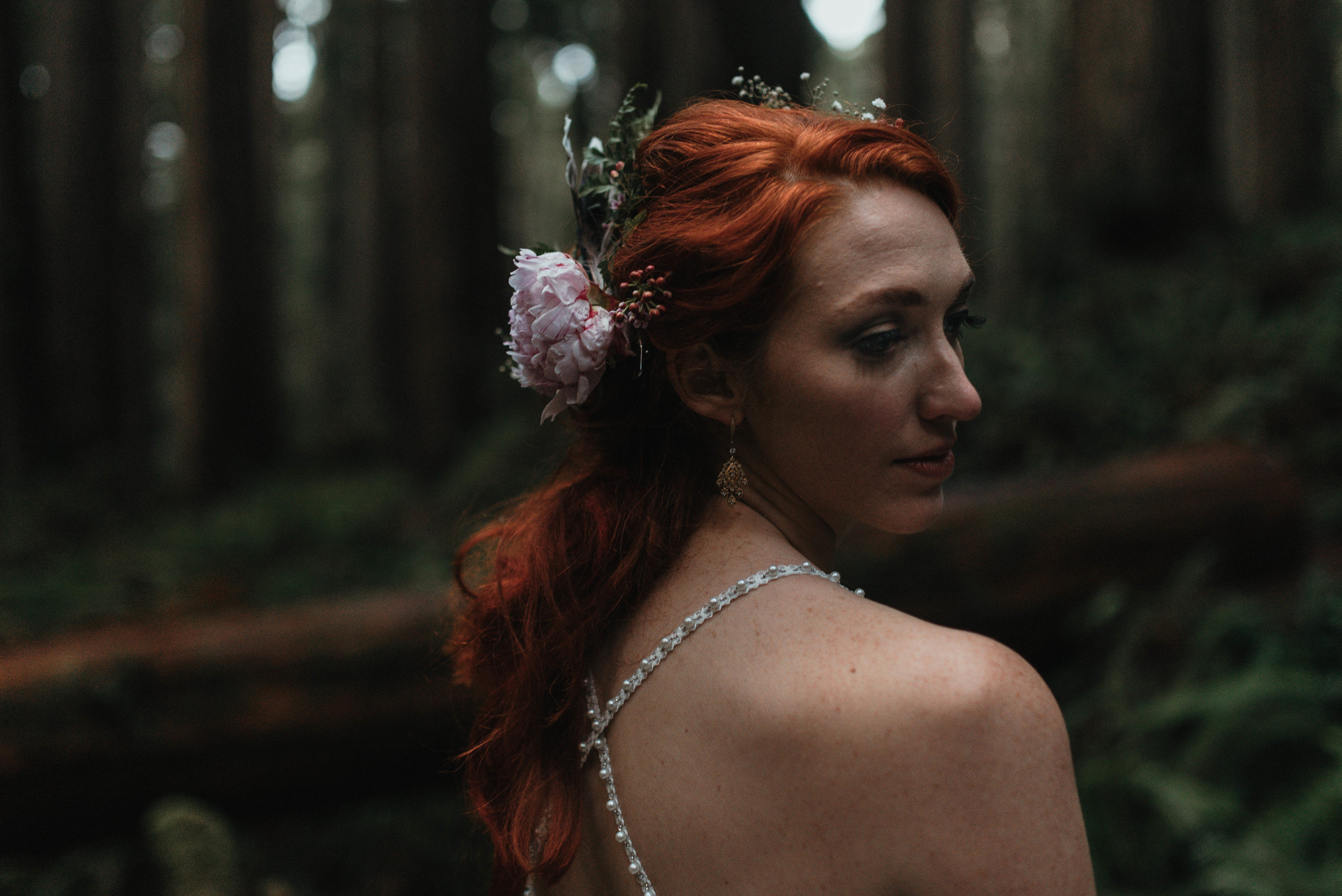 Intimiate Redwoods Elopement , Elopement Inspiration, Jessica Heron Images, Northern California Elopement, Oregon Elopement, Oregon Wedding, Elopement Ideas, diy dress, flower hair