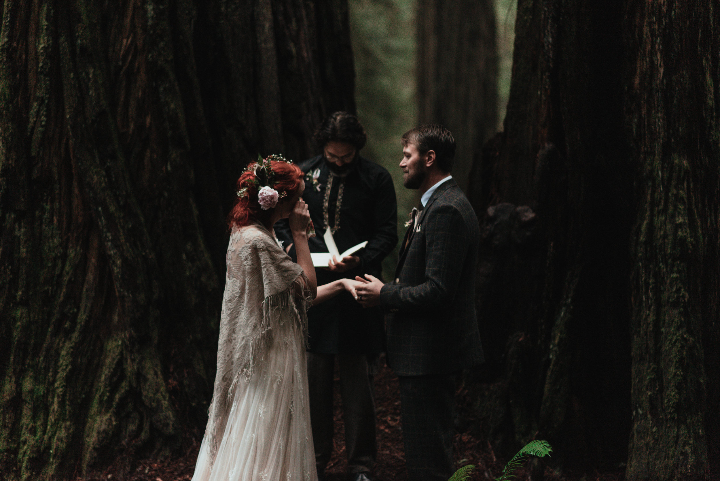 Intimiate Redwoods Elopement , Elopement Inspiration, Jessica Heron Images, Northern California Elopement, Oregon Elopement, Oregon Wedding, Elopement Ideas, Oregon Wedding, Redwoods Ceremony