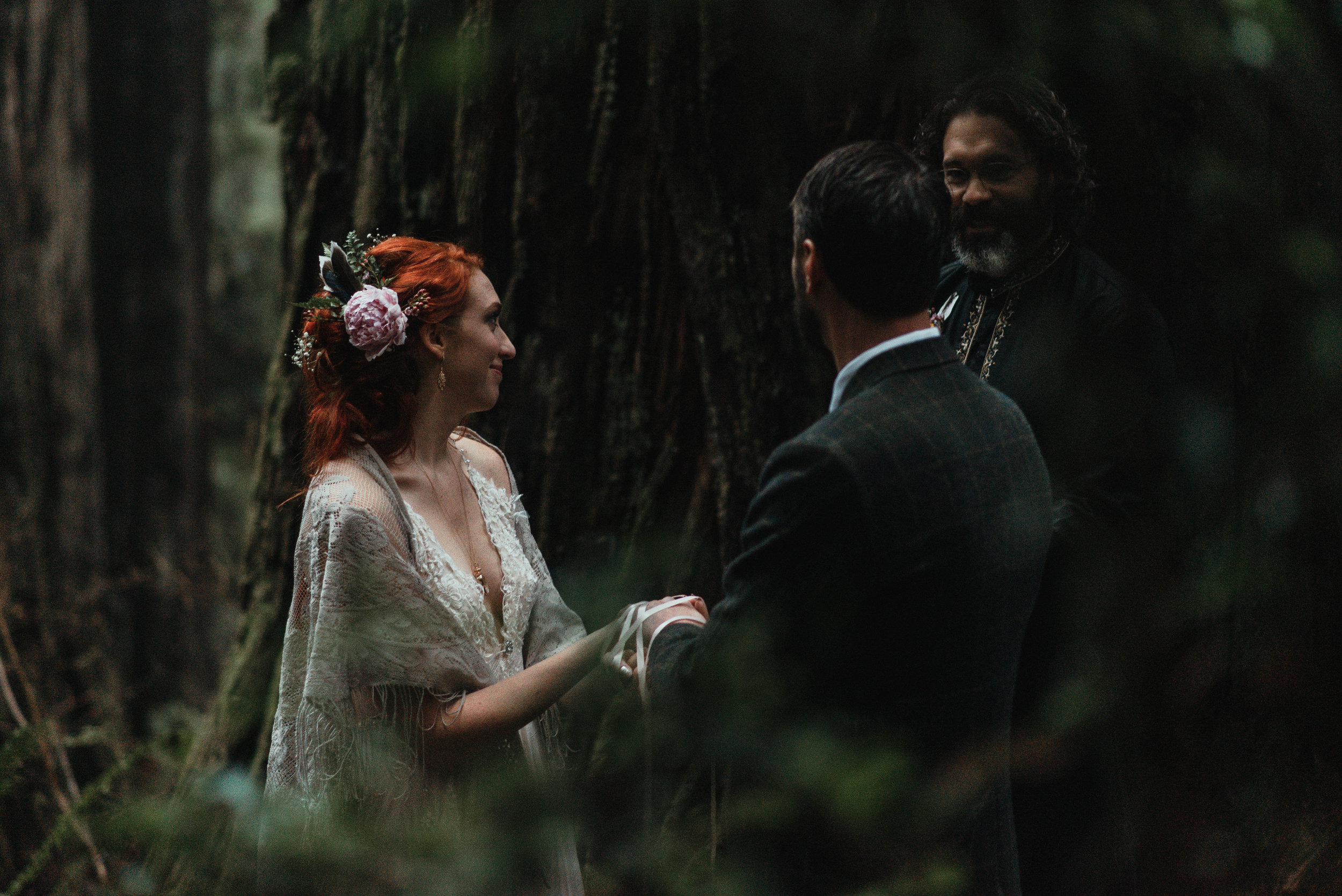 Intimiate Redwoods Elopement , Elopement Inspiration, Jessica Heron Images, Northern California Elopement, Oregon Elopement, Oregon Wedding, Elopement Ideas, Oregon Wedding, Redwoods Ceremony