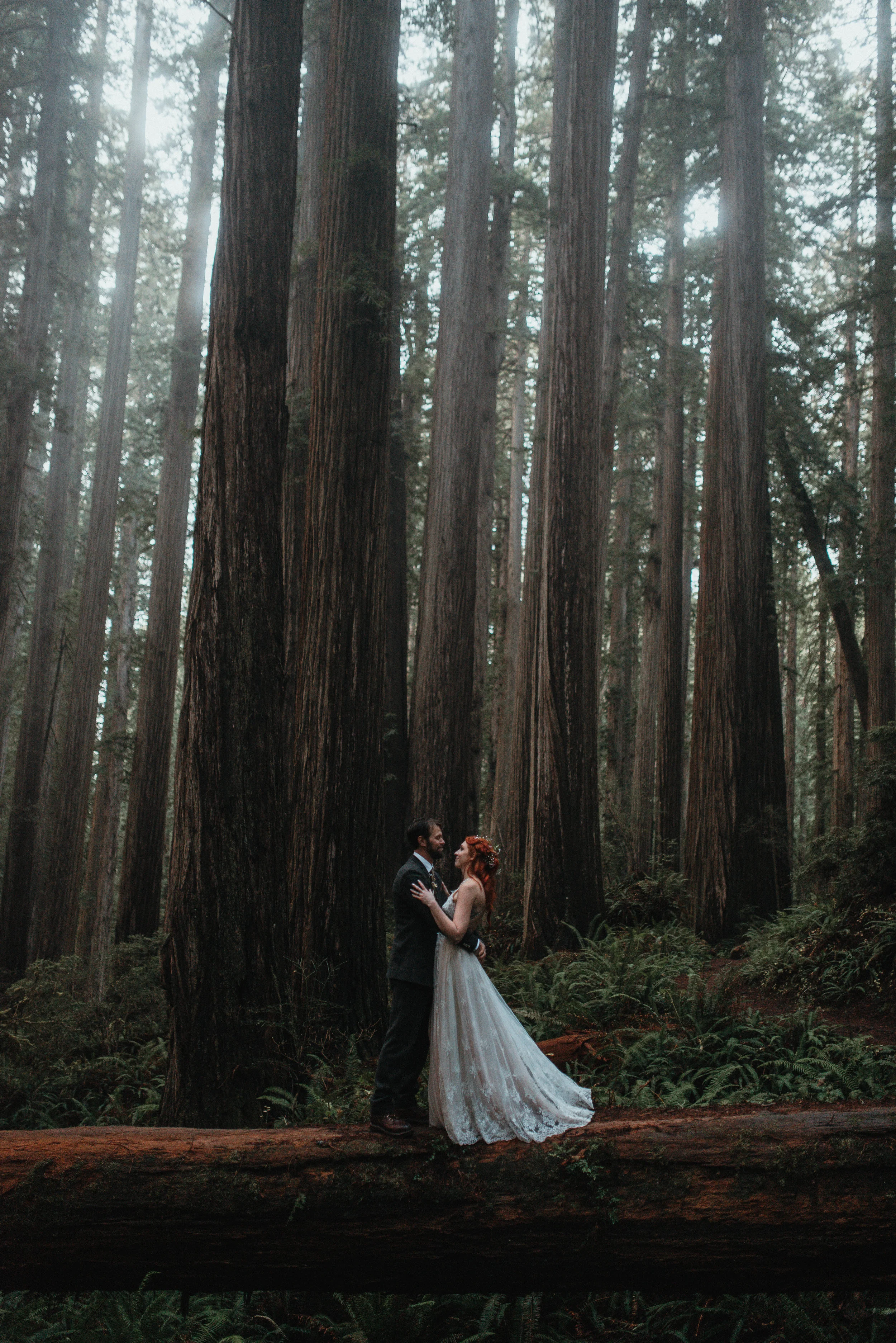Intimiate Redwoods Elopement , Elopement Inspiration, Jessica Heron Images, Northern California Elopement, Oregon Elopement, Oregon Wedding, Elopement Ideas, Oregon Wedding, Redwoods Ceremony