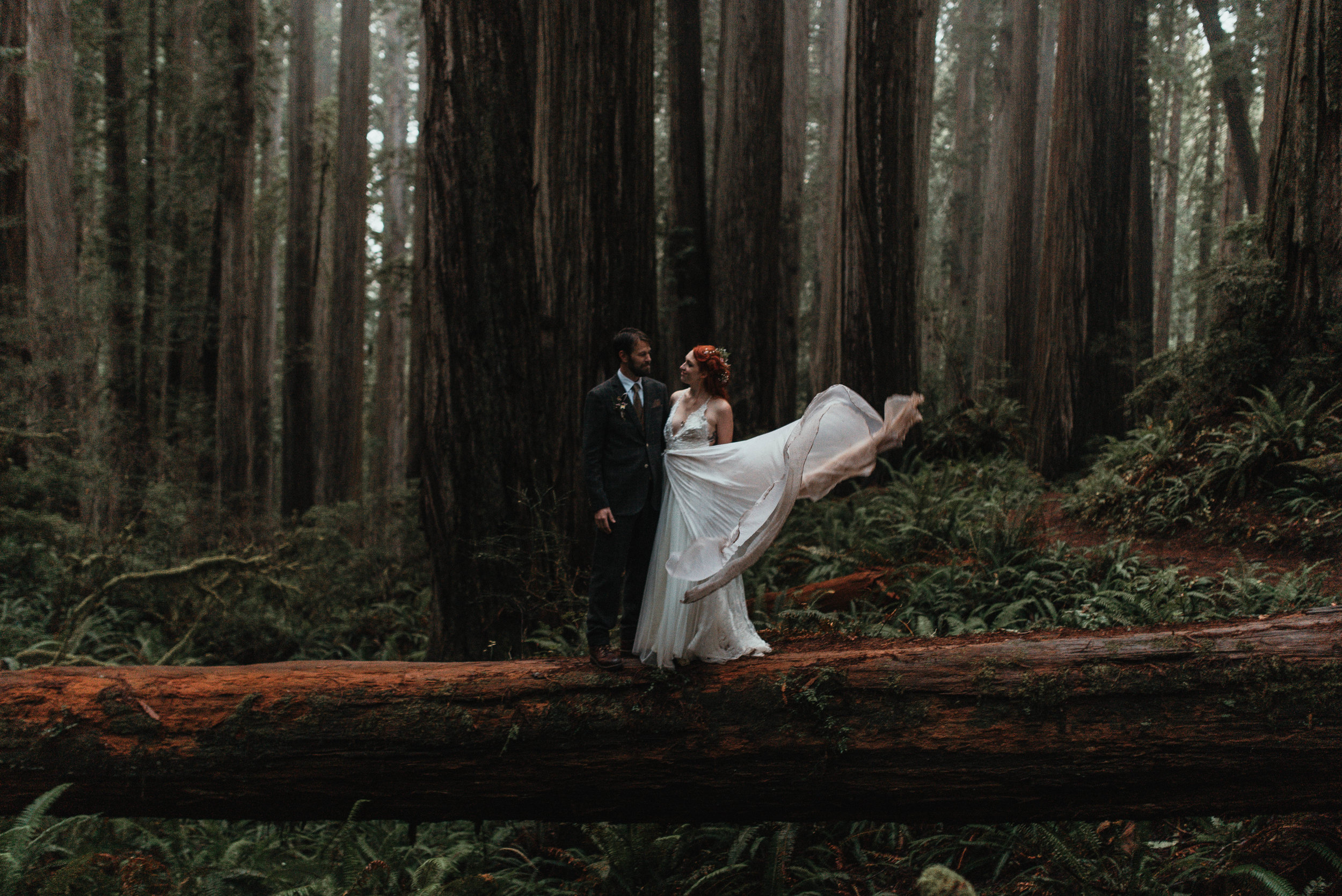 Intimiate Redwoods Elopement , Elopement Inspiration, Jessica Heron Images, Northern California Elopement, Oregon Elopement, Oregon Wedding, Elopement Ideas, Oregon Wedding, Redwoods Ceremony