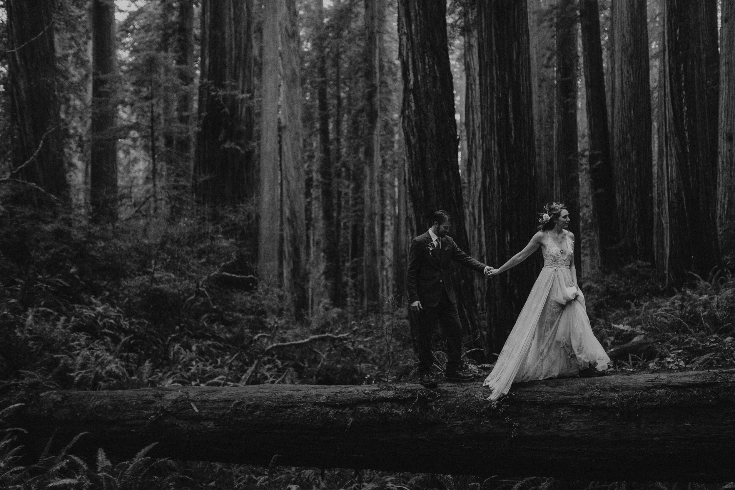 Intimiate Redwoods Elopement , Elopement Inspiration, Jessica Heron Images, Northern California Elopement, Oregon Elopement, Oregon Wedding, Elopement Ideas, Oregon Wedding, Redwoods Ceremony