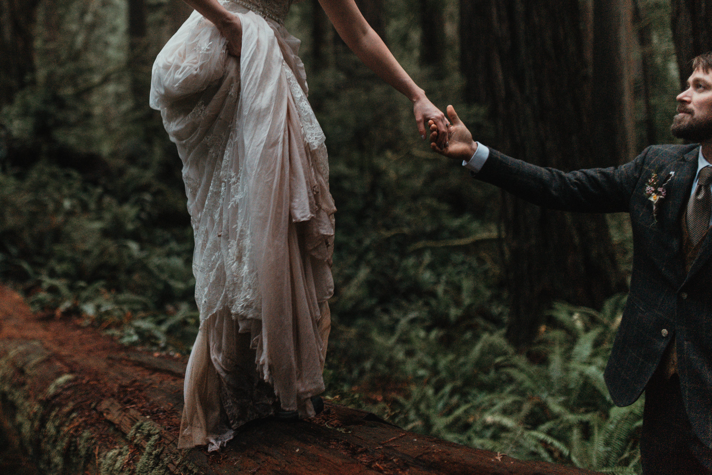 Intimiate Redwoods Elopement , Elopement Inspiration, Jessica Heron Images, Northern California Elopement, Oregon Elopement, Oregon Wedding, Elopement Ideas, Oregon Wedding, Redwoods Ceremony