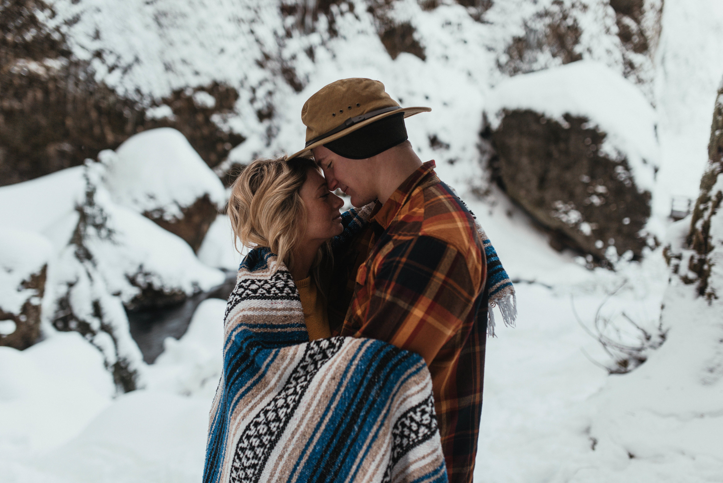 Columbia River Gorge Engagment Session | Engagement Photo Ideas | Snow Engagemens | Winter Engagement | Jessicaheronimages.com | Oregon Waterfall Engagment | Oregon Photographer | PNW Engagment