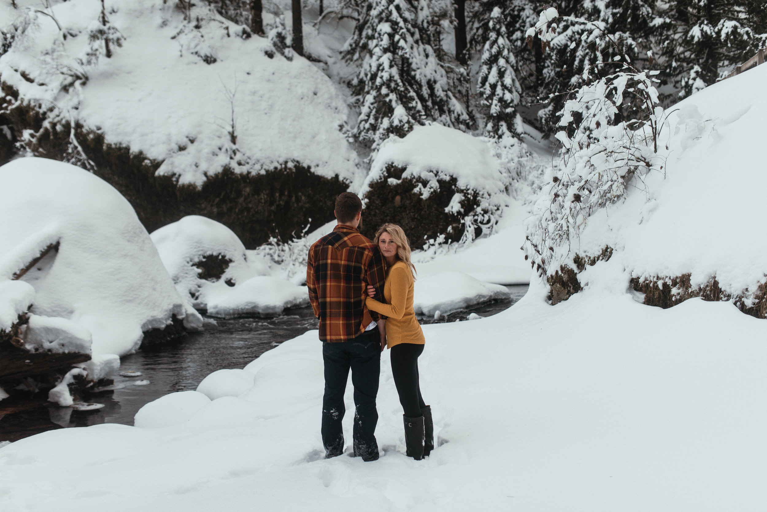 Columbia River Gorge Engagment Session | Engagement Photo Ideas | Snow Engagemens | Winter Engagement | Jessicaheronimages.com | Oregon Waterfall Engagment | Oregon Photographer | PNW Engagment