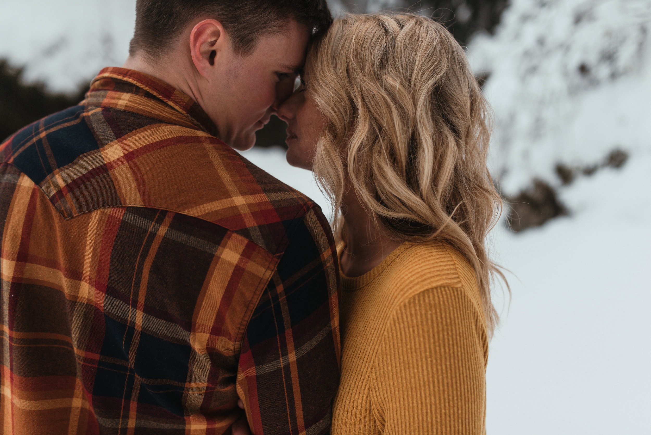 Columbia River Gorge Engagment Session | Engagement Photo Ideas | Snow Engagemens | Winter Engagement | Jessicaheronimages.com | Oregon Waterfall Engagment | Oregon Photographer | PNW Engagment