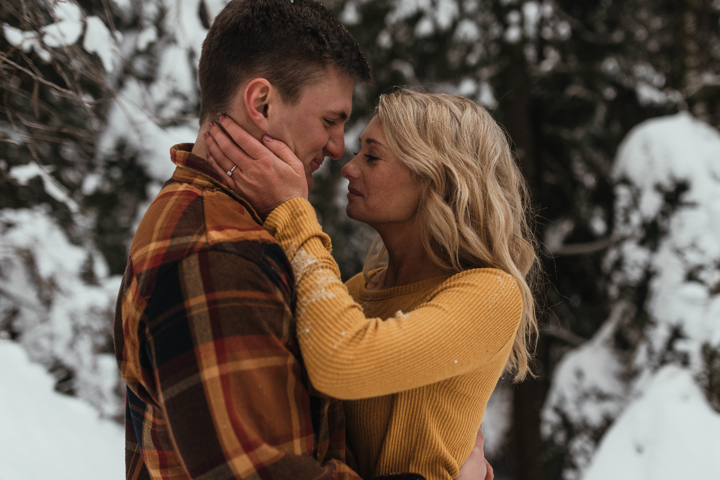 Columbia River Gorge Engagment Session | Engagement Photo Ideas | Snow Engagemens | Winter Engagement | Jessicaheronimages.com | Oregon Waterfall Engagment | Oregon Photographer | PNW Engagment
