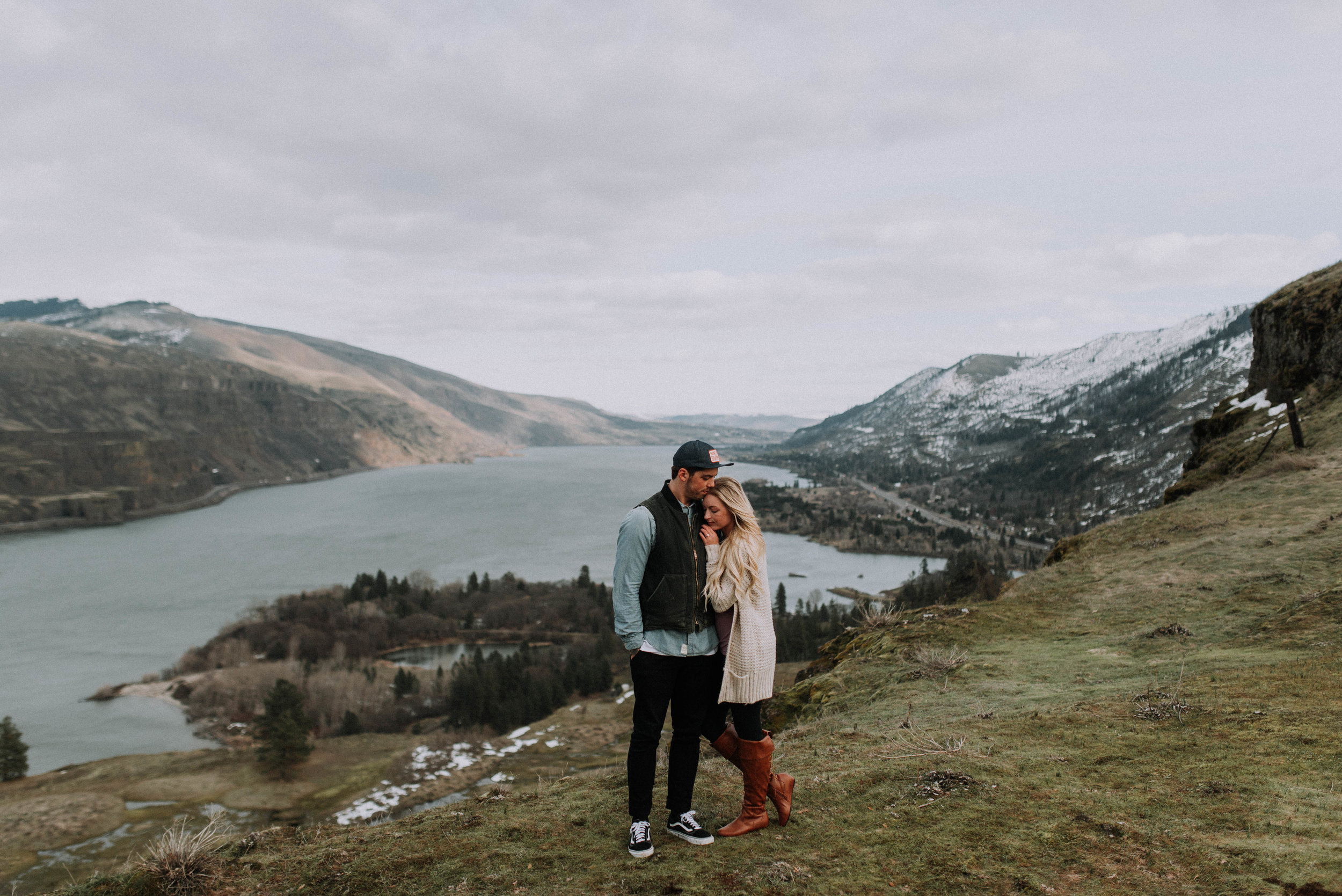 Rowena Crest Engagement Session | Columbia River Gorge Engagement Session | Engagement Ideas | Oregon Engagement | Oregon Photographer | PNW Engagement Photos | Jessica Heron Images