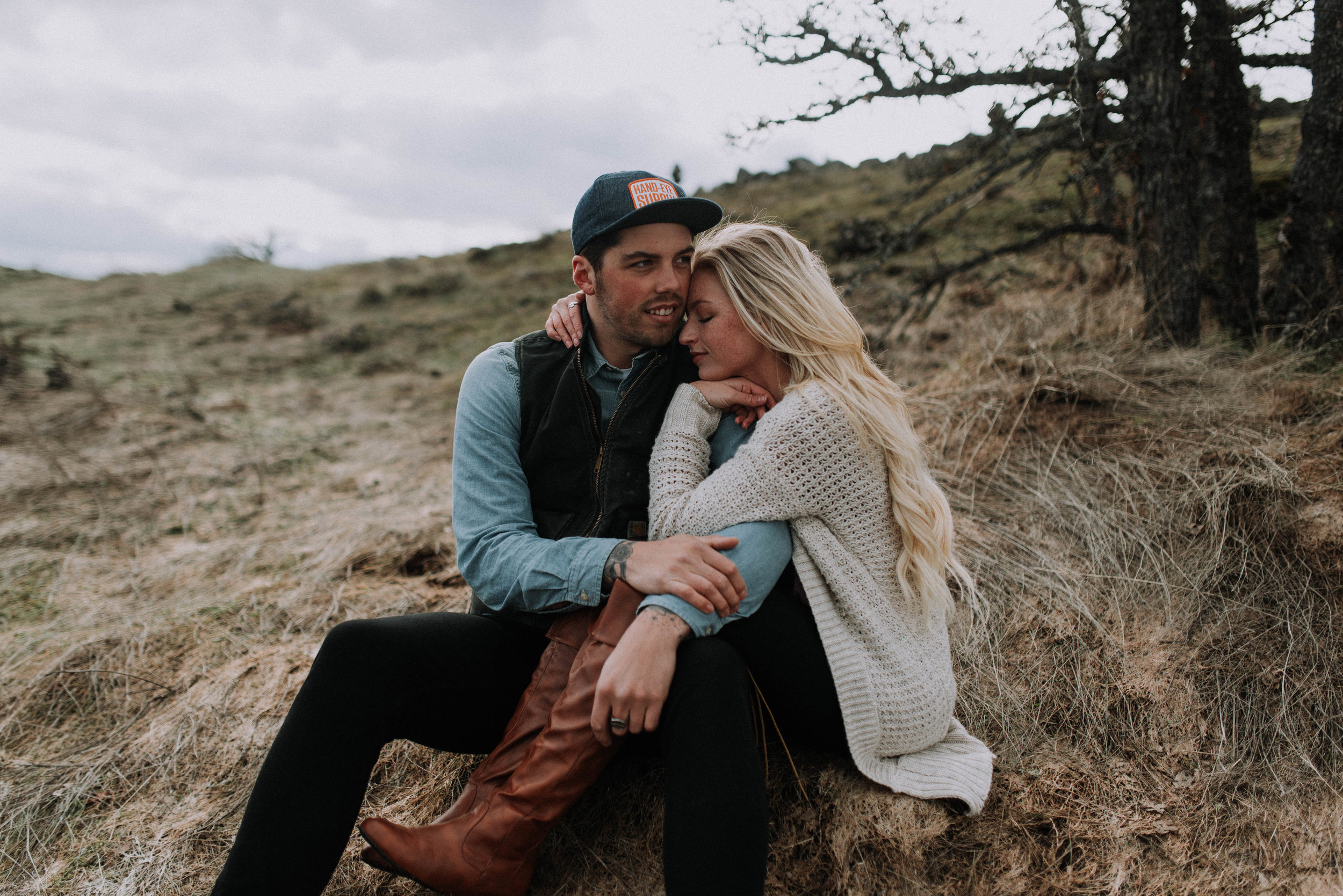 Rowena Crest Engagement Session | Columbia River Gorge Engagement Session | Engagement Ideas | Oregon Engagement | Oregon Photographer | PNW Engagement Photos | Jessica Heron Images