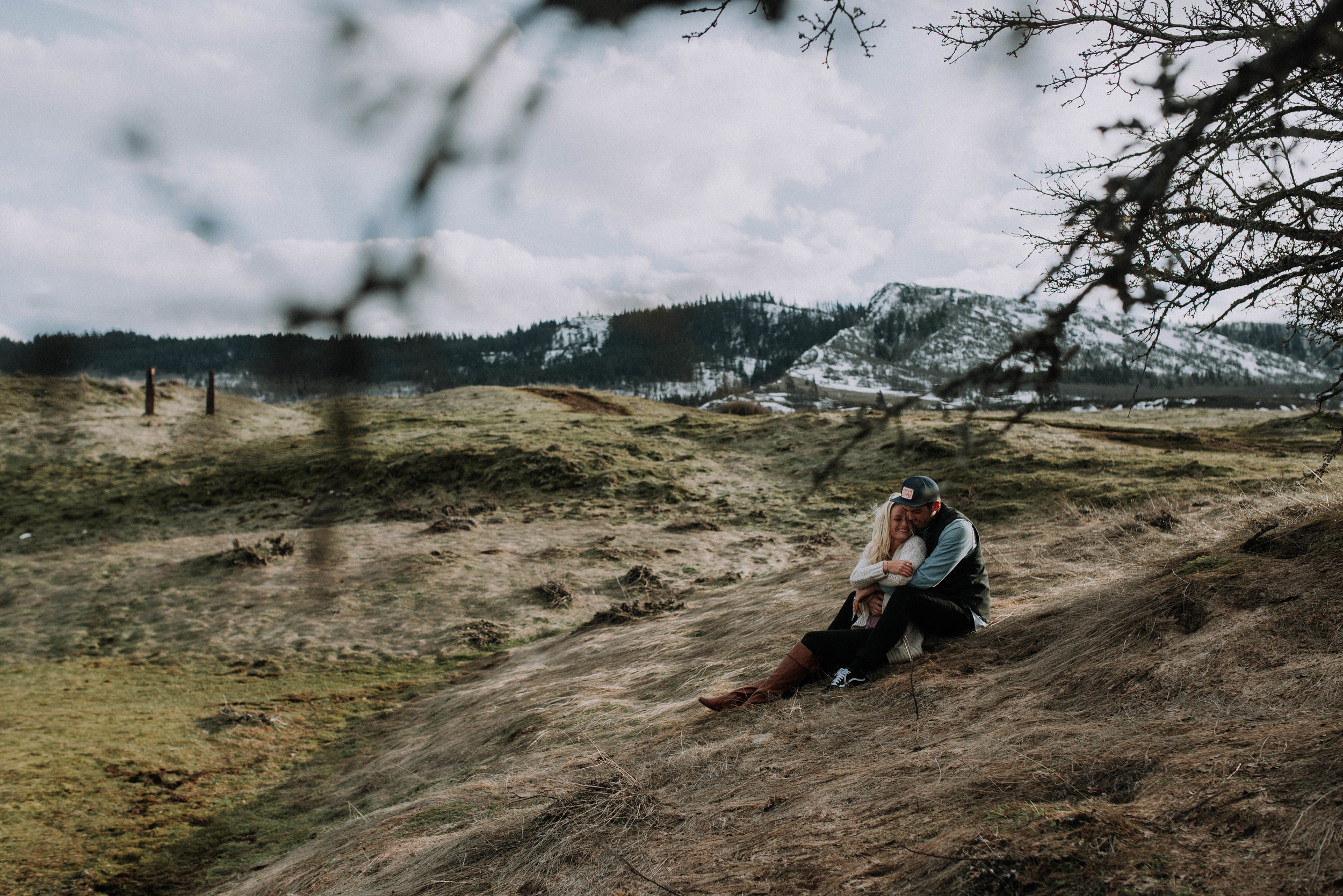 Rowena Crest Engagement Session | Columbia River Gorge Engagement Session | Engagement Ideas | Oregon Engagement | Oregon Photographer | PNW Engagement Photos | Jessica Heron Images