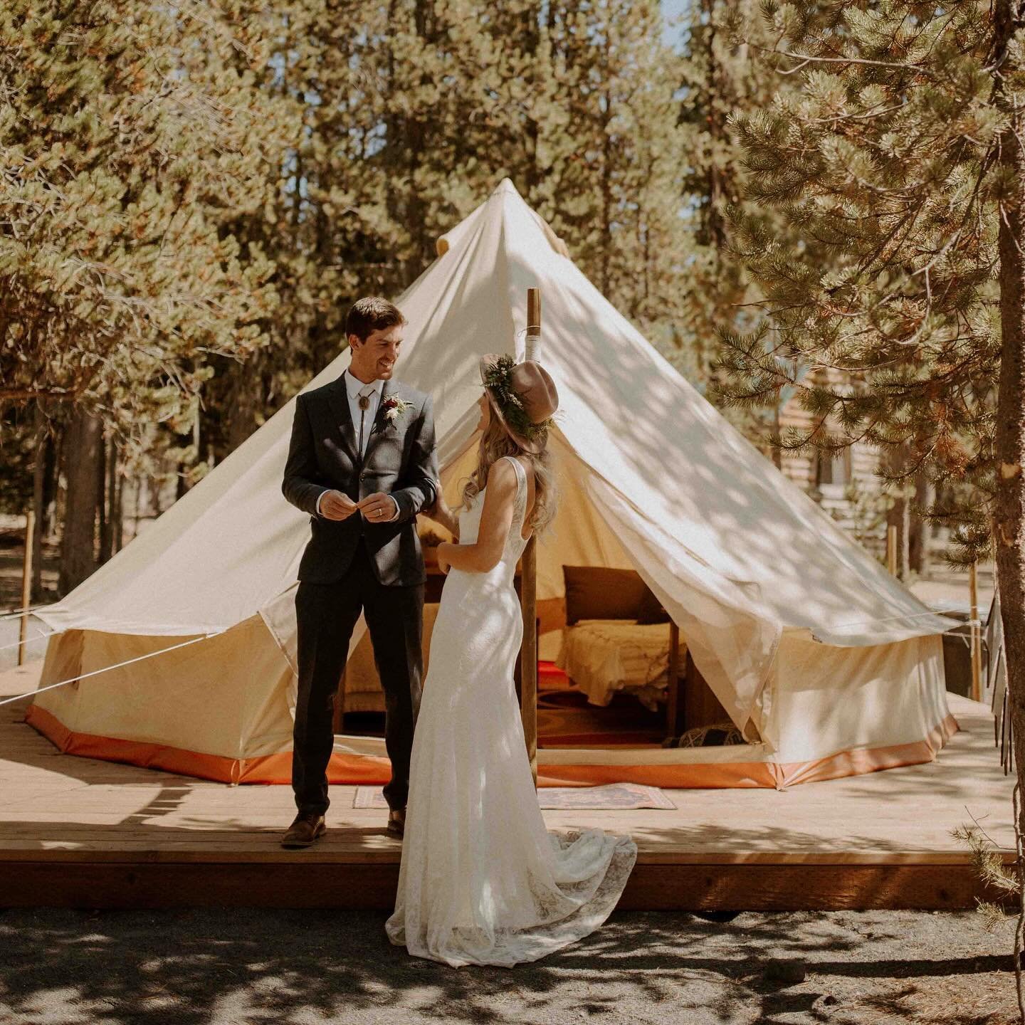 Taking some time to update pricing guides and came across these sweet photos in the archives! What an epic day with these two ☀️ 
&bull;
&bull;
#elklakelodge #glampingwedding #campingwedding #elklakewedding #easternoregonwedding #easternoregonwedding