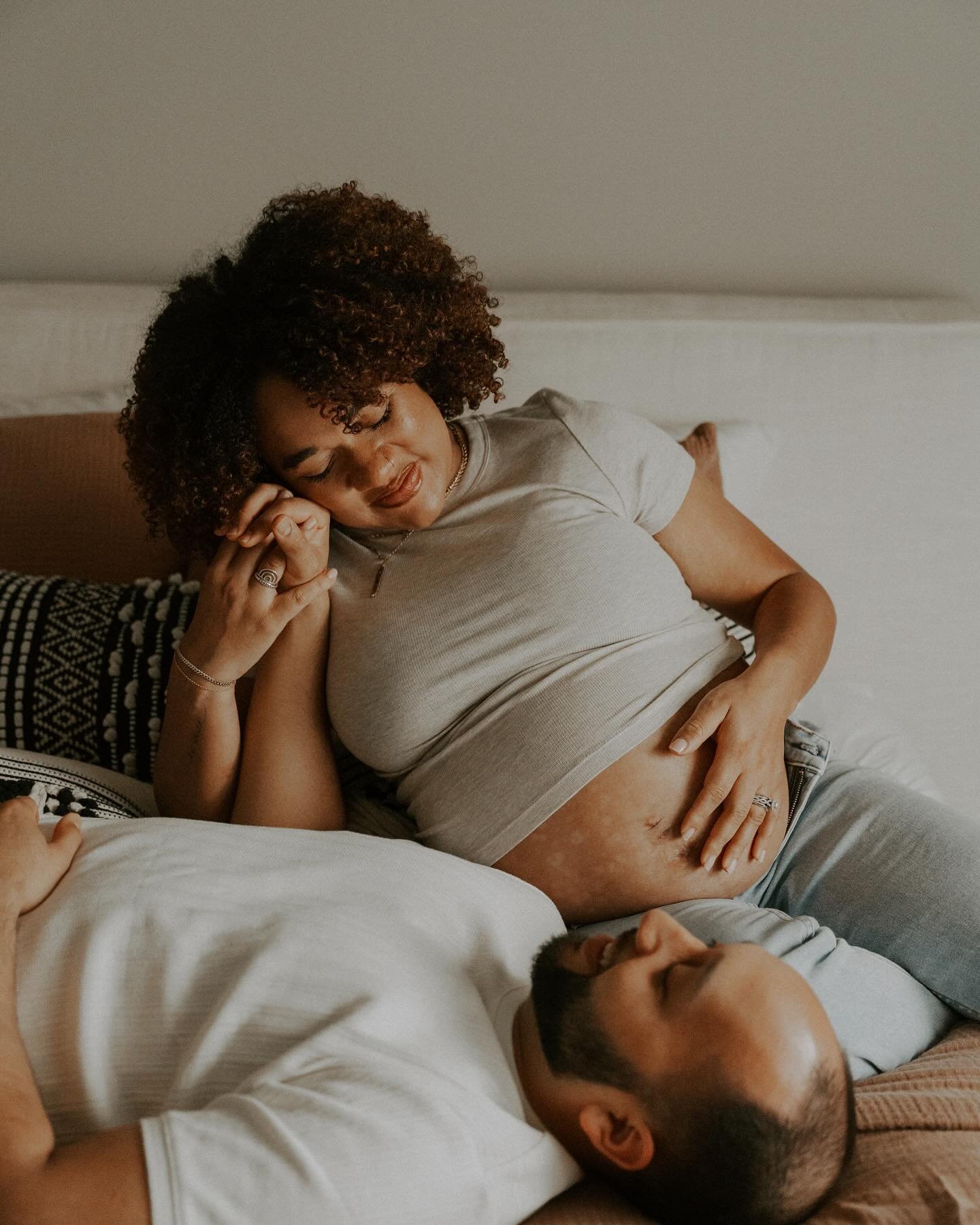 The endless daydreaming about what the babies will look like. What qualities they&rsquo;ll take on from their parents. All of it! The excitement and eagerness that comes with the third trimester just takes you for a ride 💕 
&bull;
&bull;
&bull;
#Mat