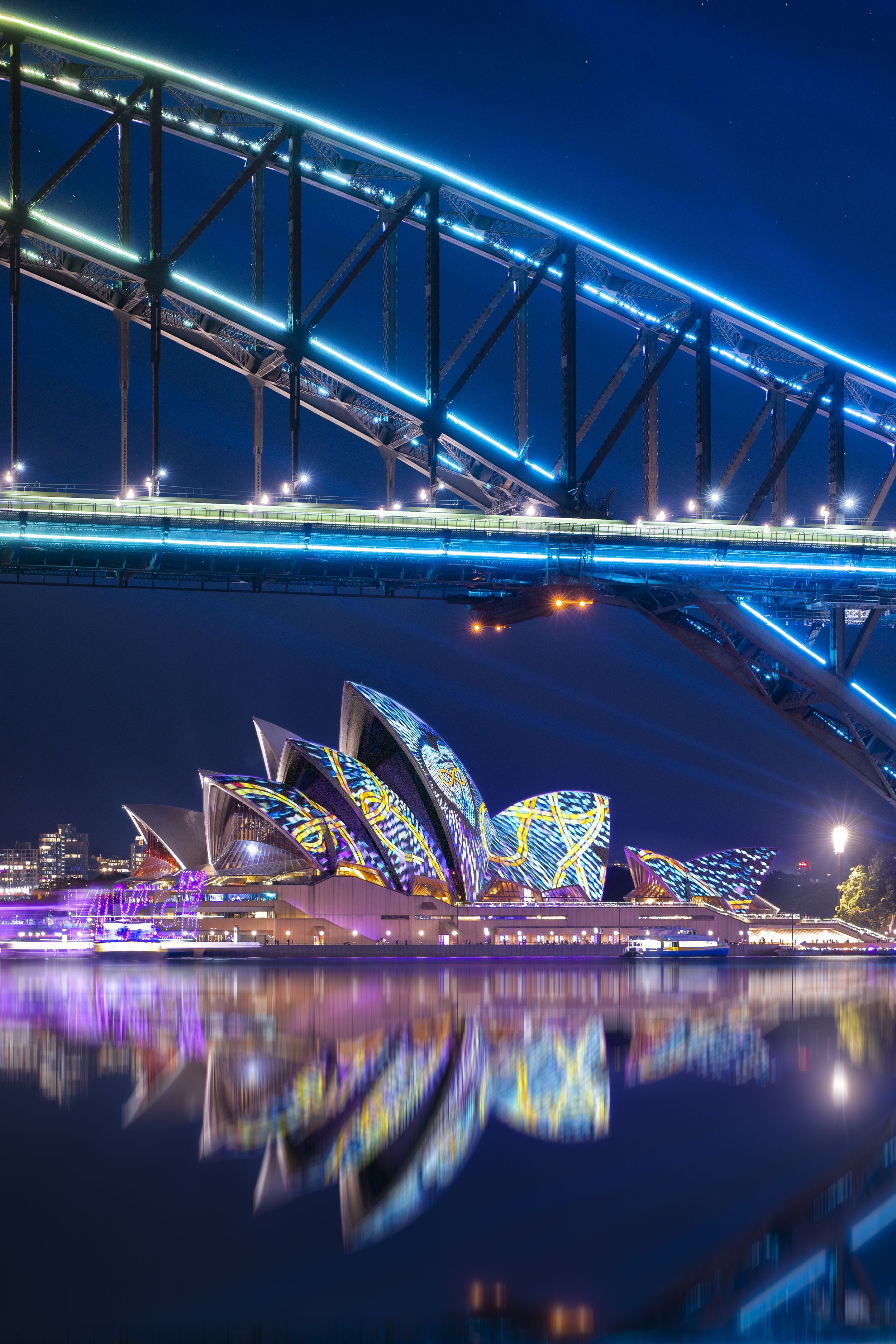 VividSydney2025_Hero_BluesPoint_KissOfLight_CREDITDestinationNSW_BT_001 copy.jpg