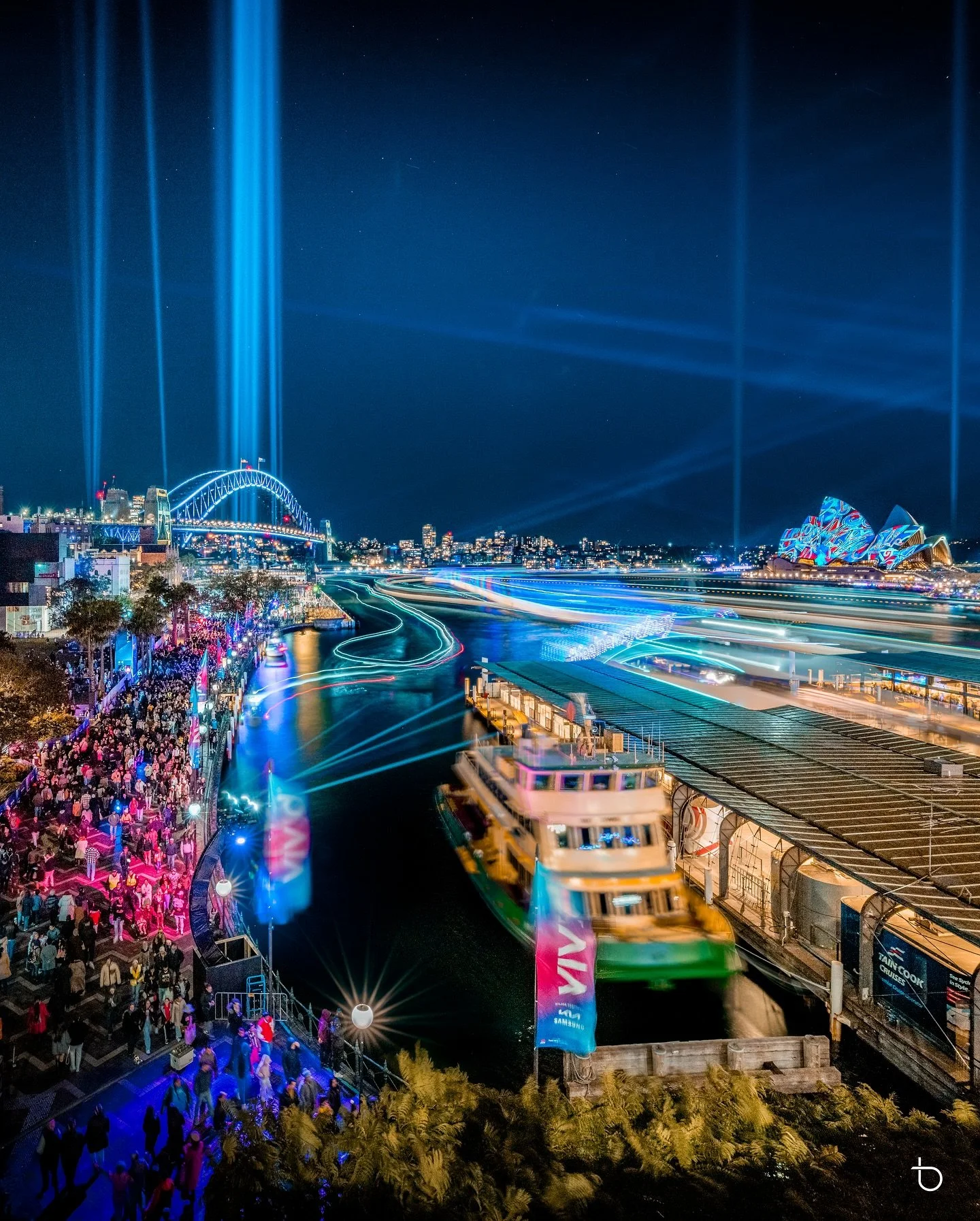 Hope you had a wonderful long weekend. Here is a shot from last night of Vivid Sydney 2025 from Cahill Expressway.
.
.
.
.
.
#vividsydney #feelnewsydney #ilovesydney #ilovensw #ig_australia #visitnsw #australia_shotz #abcmyphoto #igerssydney #awesome