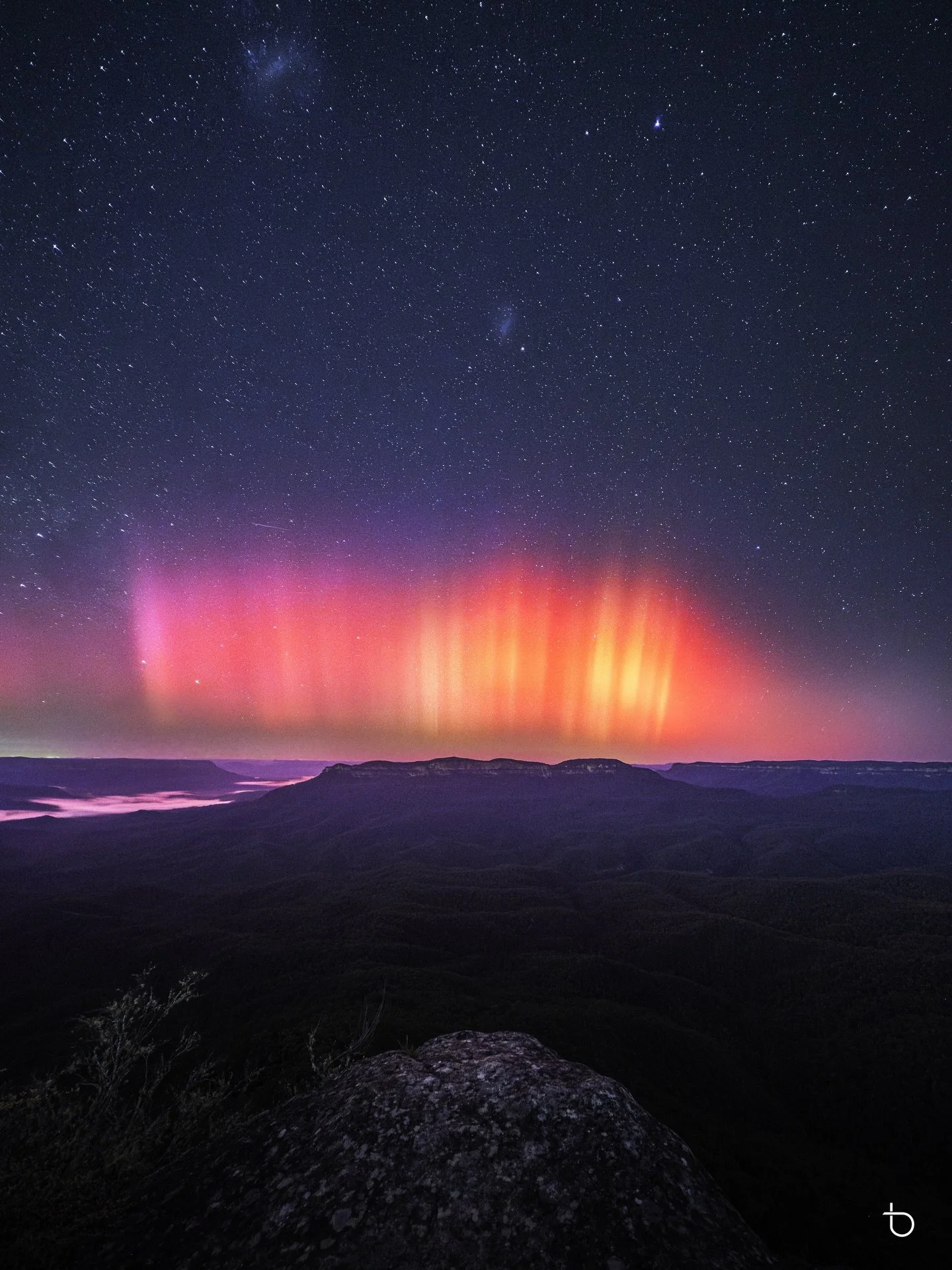 Sydney Aurora taken from October 2024. Coming back to these and re editing with new techniques to bring out these without blowing out the colour and highlights. 
.
.
.
.
.
#ilovesydney  #visitnsw #auroraaustralis#naturephotography #australiagram #ig_